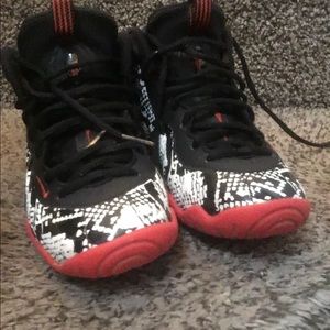 boys foam posites size 4.5